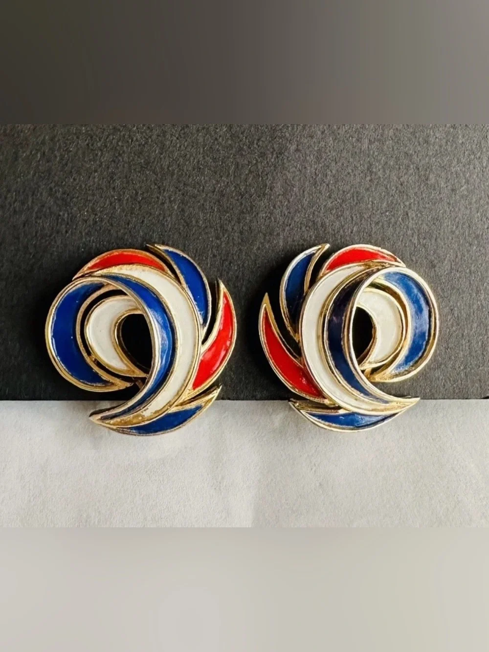 Trifari beautiful vintage